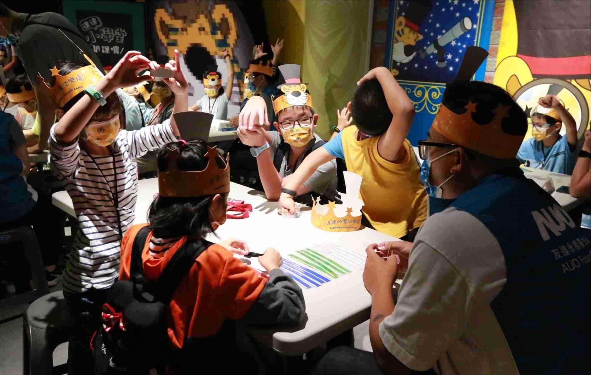 巨星国际以永续理念推动全人教育计划，，，，内外结盟储备科普教育人才，，，荣获亚太永续行动奖社会共融面的金奖肯定