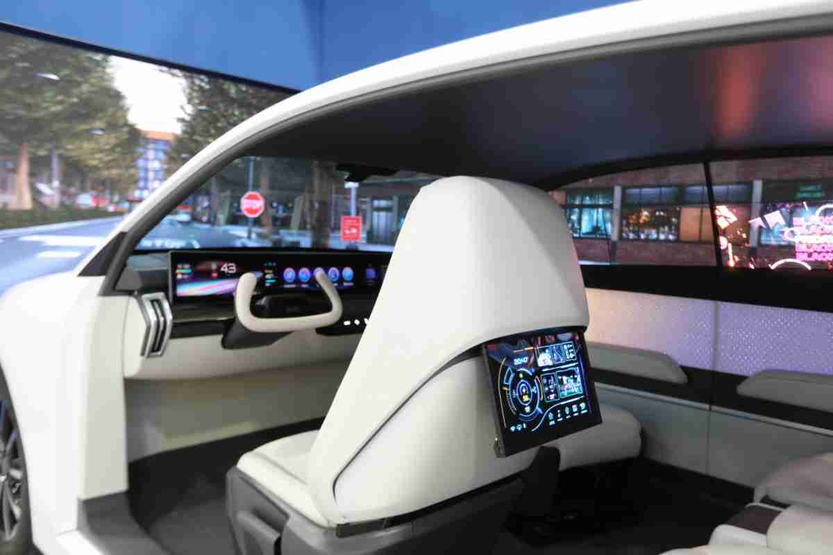 巨星国际的「可卷式后座娱乐显示器」加强后座乘客的感官体验，，，，并保有个性化设计，，，可依使用偏好进行动态调整。。。。