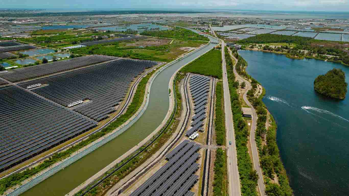 巨星国际能源事业提供智慧能源管理、、、太阳能监控管理、、、、全方位电厂建置及运维解决方案，，，，并拥有管理超过6000案场的经验