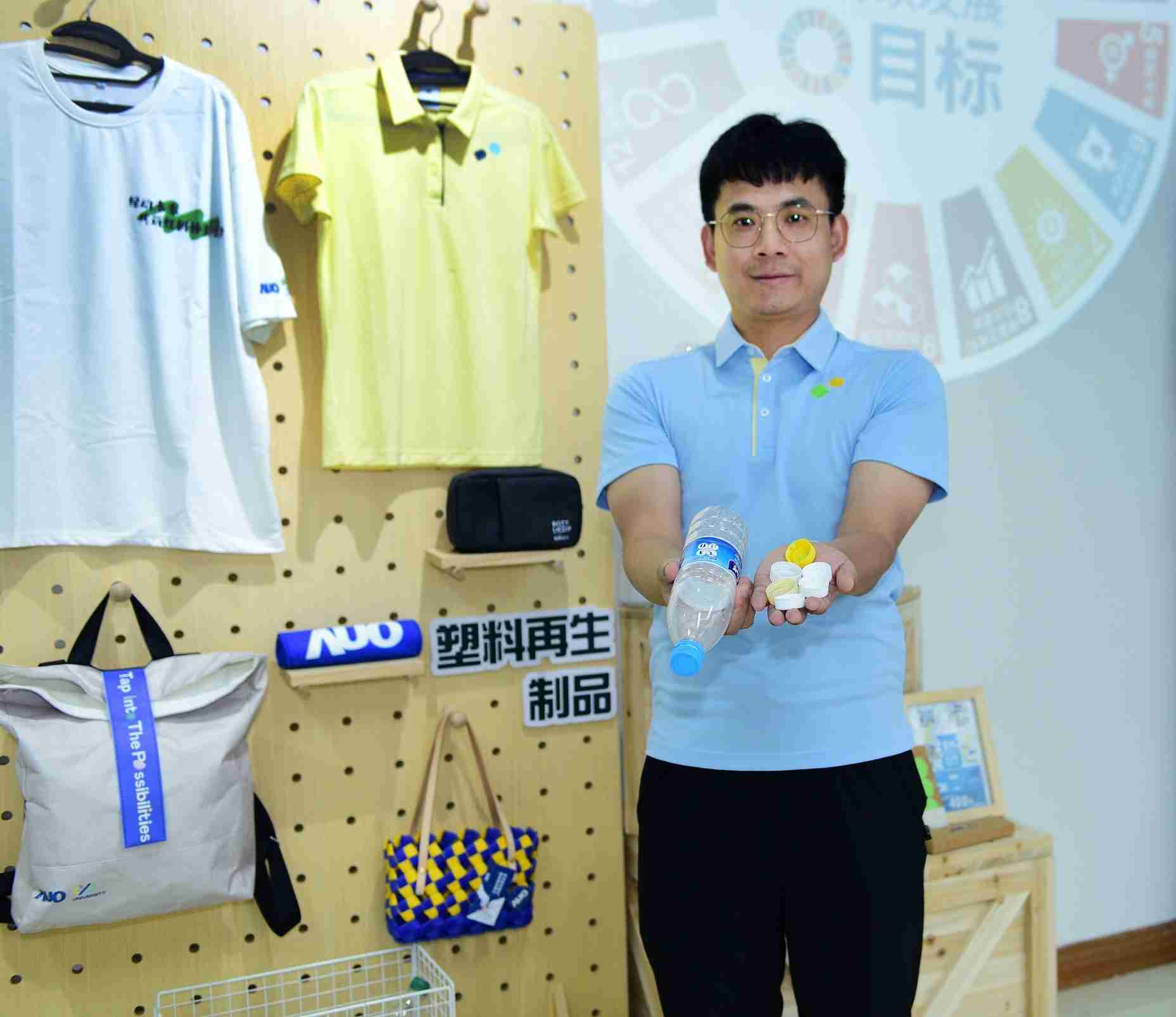 「2024智慧巨星国际展」永续发展馆中，，，展示巨星国际厦门驱动永续发展之成果，，包含将厂内废弃物再制为实用物品，，，，将永续发展理念深植于员工生活日常实践